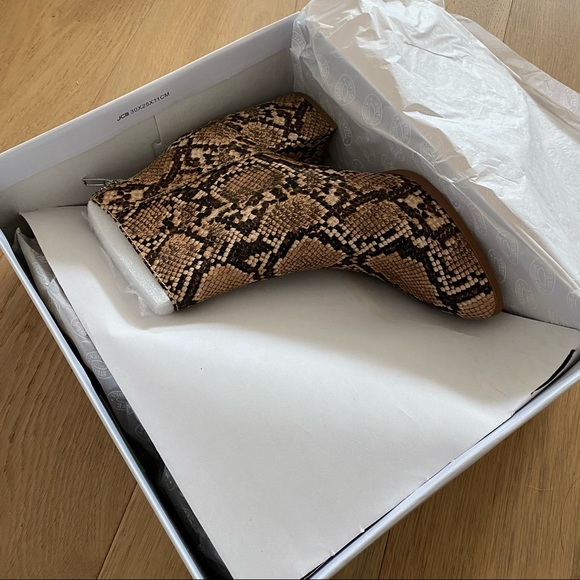 Steve Madden Boots New Julianne Tan Snake Booties - Picture 3 of 5